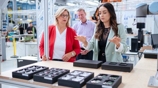 Besuch der Robotix-Academy – ZeMA // Foto: Saarland/Oliver Dietze